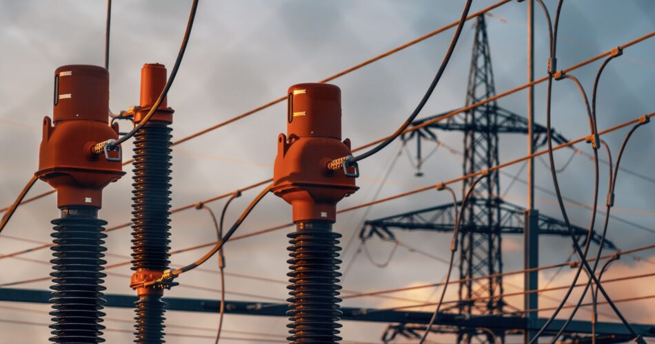 Mutarea într-o locuință nouă: cum preiei corect contractele de energie, gaz și apă
