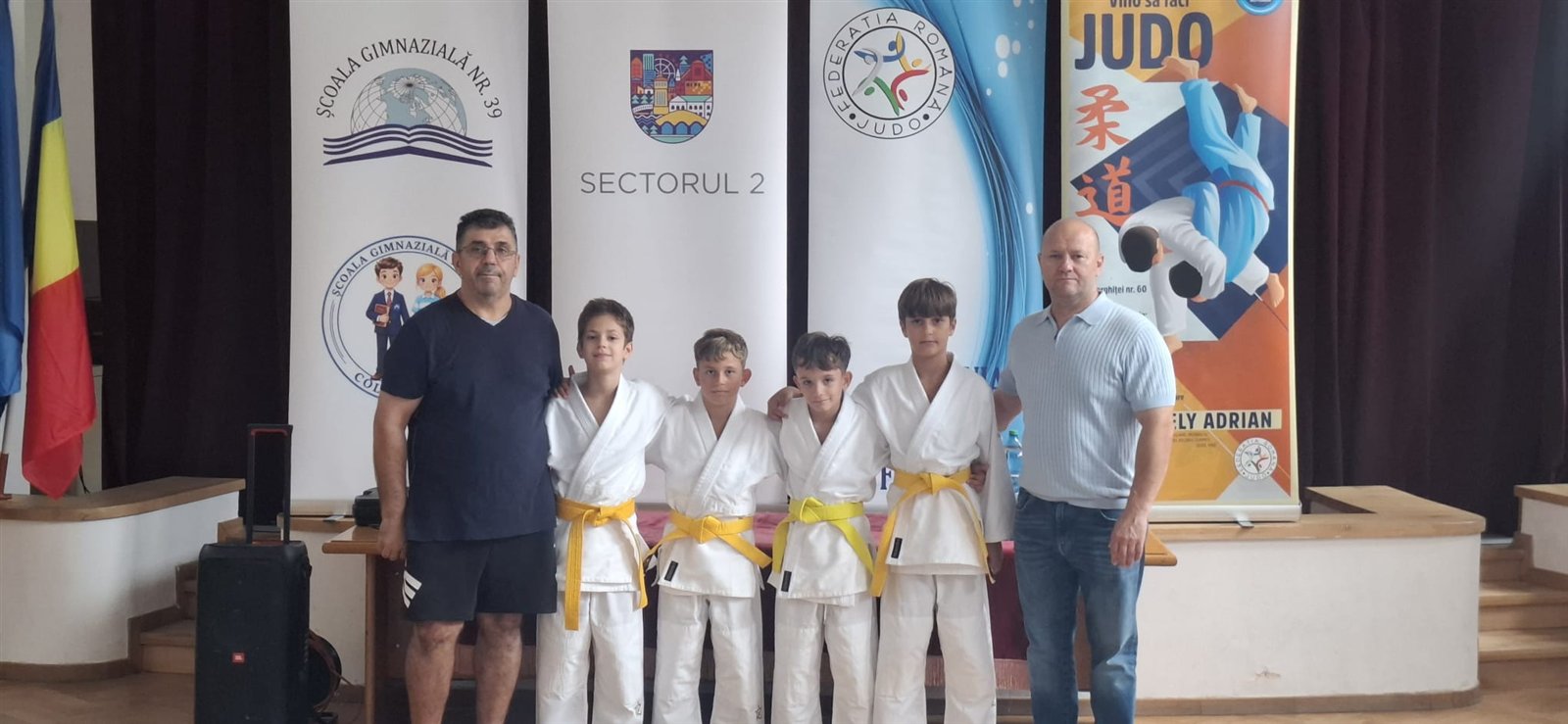 Sportivii ACS Motiuashi alaturi de antrenori la Scoala Gimnaziala nr. 39